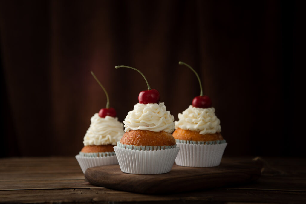 Discover the secrets of making Mary Berry's lemon icing with our easy guide. Perfect your cakes with this zesty, flavorful topping